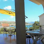 Bresan Διαμέρισμα Τρογκίρ